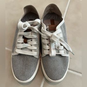 OluKai Pehuea Hawaiian Sneaker - so chic!